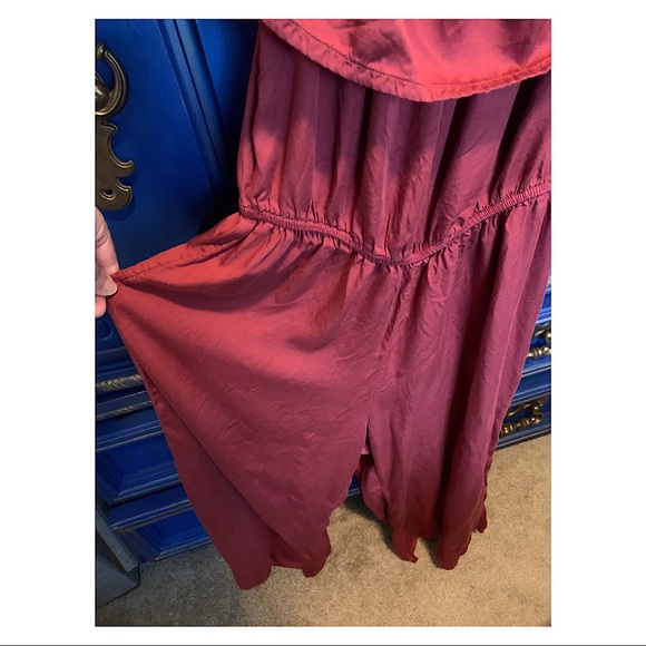 ⭐️ Billabong Maroon Jumpsuit Romper size Medium - Picture 3 of 4